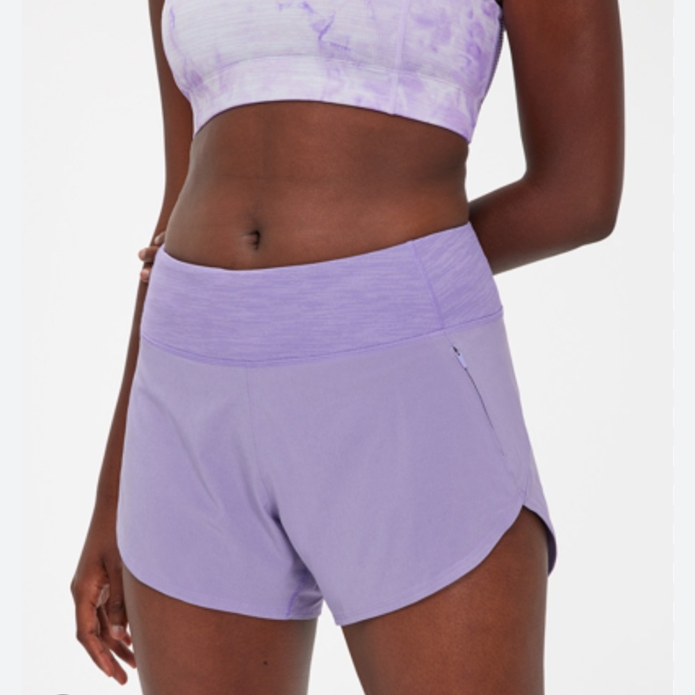 Outdoor Voices Hudson 2.5 short in Maypop, size M